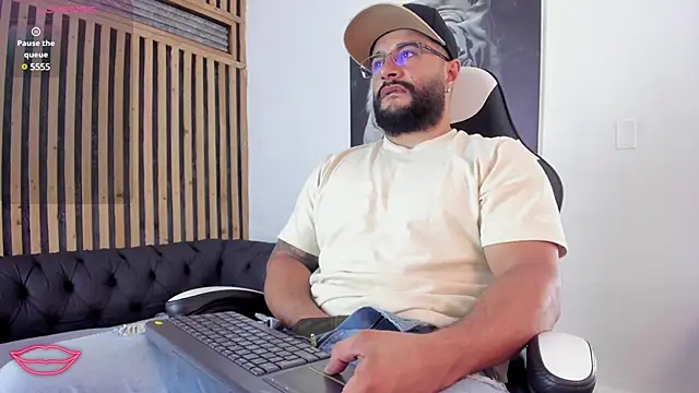 Snapshot of Luke__09 chatting on March 6, 11:47 am Luke 09 online show from March 6, 11:47 am