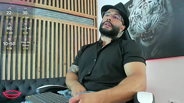 Snapshot of Luke__09 chatting on March 4, 1:28 pm Luke 09 online show from March 4, 1:28 pm