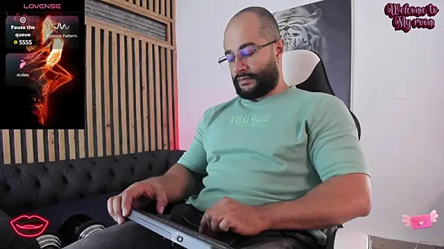 Snapshot of Luke__09 chatting on March 7, 12:23 pm Luke 09 online show from March 7, 12:23 pm