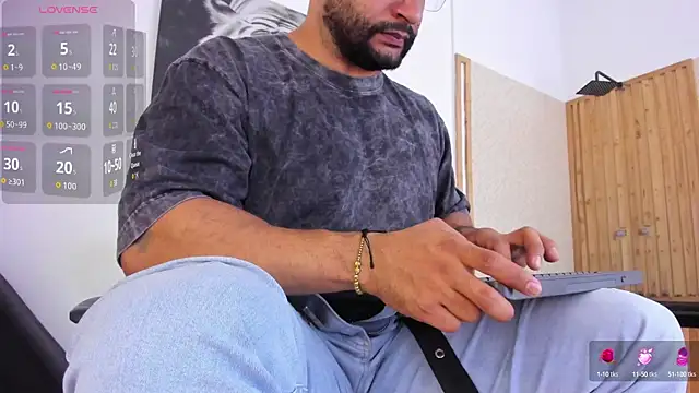 Snapshot of Luke__09 chatting on September 14, 11:45 am Luke 09 online show from September 14, 11:45 am