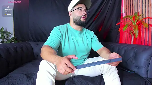 Snapshot of Luke__09 chatting on January 4, 12:49 pm Luke 09 online show from January 4, 12:49 pm