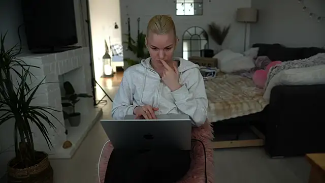 Heidi11 online show from March 11, 1:29 pm