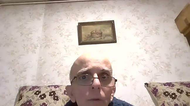 Snapshot of mariusica1@xh chatting on February 6, 7:18 pm mariusica1xh online show from February 6, 7:18 pm