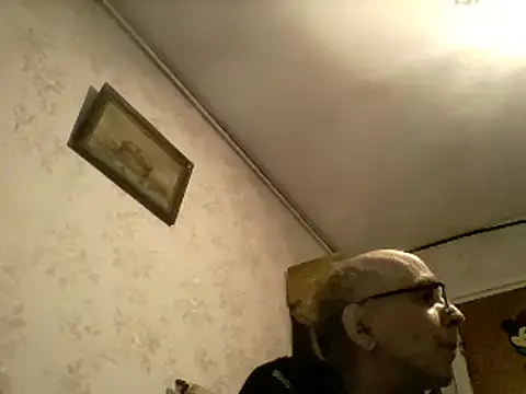 Snapshot of mariusica1@xh chatting on December 15, 12:29 am mariusica1xh online show from December 15, 12:29 am