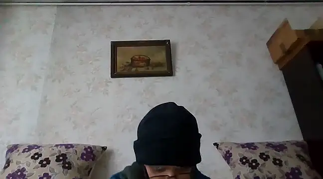 Snapshot of mariusica1@xh chatting on February 12, 11:07 am mariusica1xh online show from February 12, 11:07 am