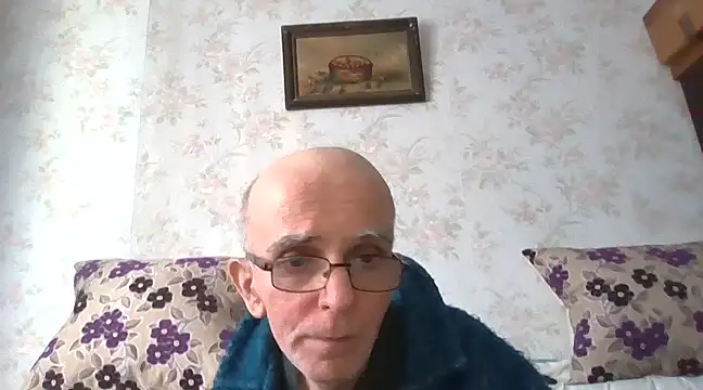Snapshot of mariusica1@xh chatting on February 6, 9:11 am mariusica1xh online show from February 6, 9:11 am