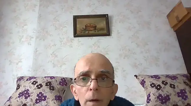 Snapshot of mariusica1@xh chatting on March 11, 11:01 am mariusica1xh online show from March 11, 11:01 am