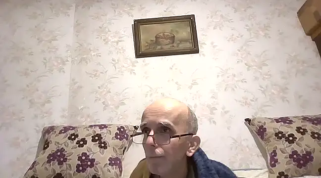 Snapshot of mariusica1@xh chatting on February 17, 12:43 am mariusica1xh online show from February 17, 12:43 am