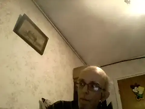Snapshot of mariusica1@xh chatting on December 8, 12:40 am mariusica1xh online show from December 8, 12:40 am