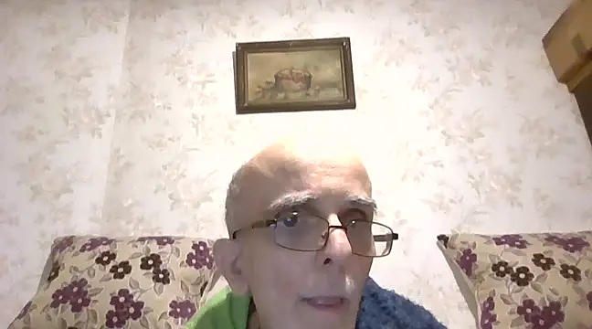 Snapshot of mariusica1@xh chatting on February 18, 12:15 am mariusica1xh online show from February 18, 12:15 am