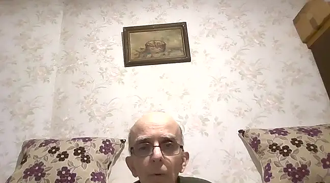 Snapshot of mariusica1@xh chatting on March 15, 12:25 am mariusica1xh online show from March 15, 12:25 am