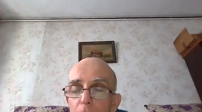 Snapshot of mariusica1@xh chatting on February 5, 12:38 pm mariusica1xh online show from February 5, 12:38 pm