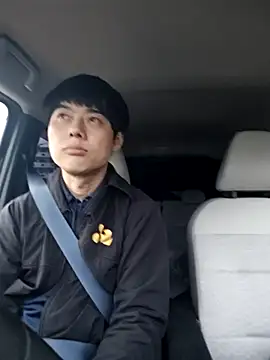 whitebriefboy online show from April 29, 8:37 pm