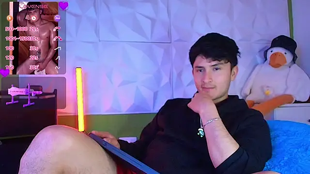 Snapshot of santyago_taylor chatting on October 8, 7:51 pm santyago taylor online show from October 8, 7:51 pm