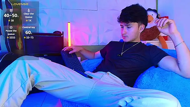 Snapshot of santyago_taylor chatting on September 25, 7:57 pm santyago taylor online show from September 25, 7:57 pm