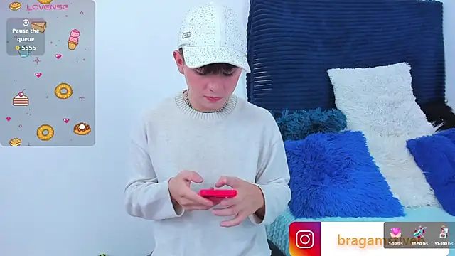 Snapshot of Bragam_Stiven chatting on October 1, 5:22 am Bragam Stiven online show from October 1, 5:22 am
