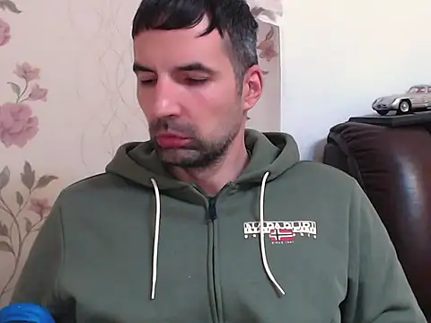 Leo 1617 online show from April 2, 9:00 pm