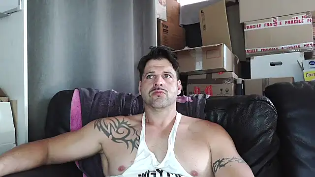 XxBigboybandxX online show from May 1, 3:47 pm