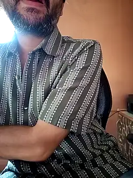 Snapshot of daddy_indian chatting on December 10, 4:45 am daddy indian online show from December 10, 4:45 am