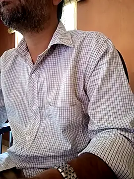 Snapshot of daddy_indian chatting on March 13, 5:43 am daddy indian online show from March 13, 5:43 am