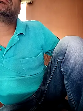 Snapshot of daddy_indian chatting on March 5, 4:13 am daddy indian online show from March 5, 4:13 am
