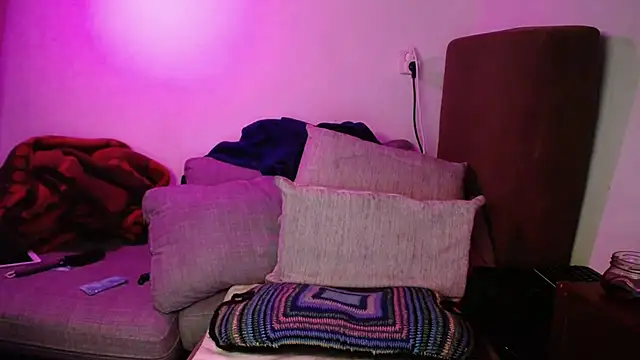 P4RtYBOII92 online show from March 8, 2:04 am