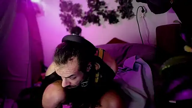 P4RtYBOII92 online show from April 1, 4:03 am