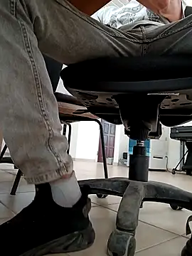 Snapshot of chris_sbh chatting on March 4, 3:04 pm chris sbh online show from March 4, 3:04 pm