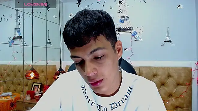 Snapshot of SkinnyBoy_ chatting on December 5, 12:11 pm SkinnyBoy online show from December 5, 12:11 pm