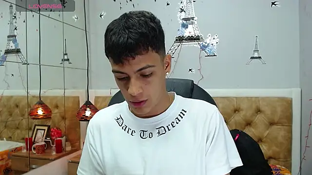Snapshot of SkinnyBoy_ chatting on December 10, 12:27 pm SkinnyBoy online show from December 10, 12:27 pm