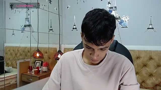 Snapshot of SkinnyBoy_ chatting on December 29, 12:23 pm SkinnyBoy online show from December 29, 12:23 pm