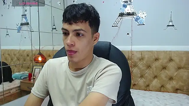 Snapshot of SkinnyBoy_ chatting on December 17, 12:22 pm SkinnyBoy online show from December 17, 12:22 pm