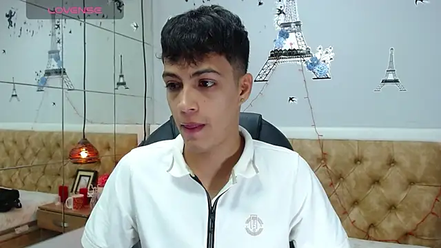 Snapshot of SkinnyBoy_ chatting on December 28, 7:11 pm SkinnyBoy online show from December 28, 7:11 pm
