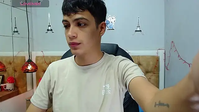 Snapshot of SkinnyBoy_ chatting on January 13, 12:35 pm SkinnyBoy online show from January 13, 12:35 pm