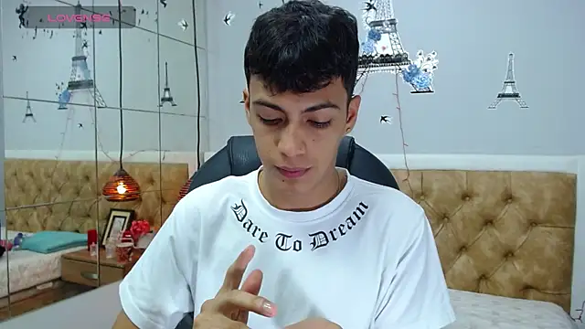 Snapshot of SkinnyBoy_ chatting on December 18, 12:18 pm SkinnyBoy online show from December 18, 12:18 pm
