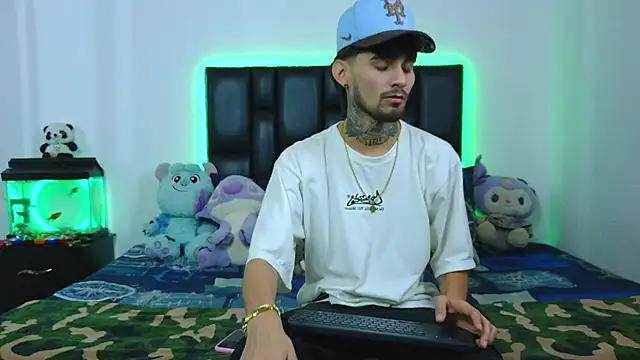 Brutal Sex Fucking online show from May 13, 11:35 pm