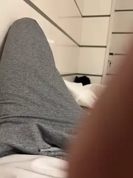 Snapshot of young1fucker chatting on December 16, 6:32 am young1fucker online show from December 16, 6:32 am