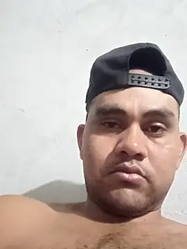 Snapshot of travieso2893 chatting on October 17, 3:32 am travieso2893 online show from October 17, 3:32 am
