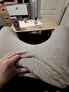 Kevindauerhorny online show from December 15, 12:38 pm