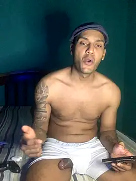 Snapshot of Pinocchiu chatting on October 13, 11:22 pm Pinocchiu online show from October 13, 11:22 pm