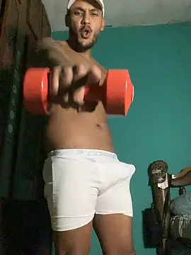 Snapshot of Pinocchiu chatting on December 12, 2:26 am Pinocchiu online show from December 12, 2:26 am