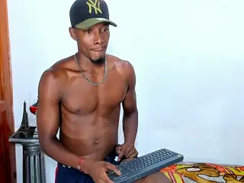 Snapshot of Darick_brown chatting on February 17, 8:15 pm Darick brown online show from February 17, 8:15 pm