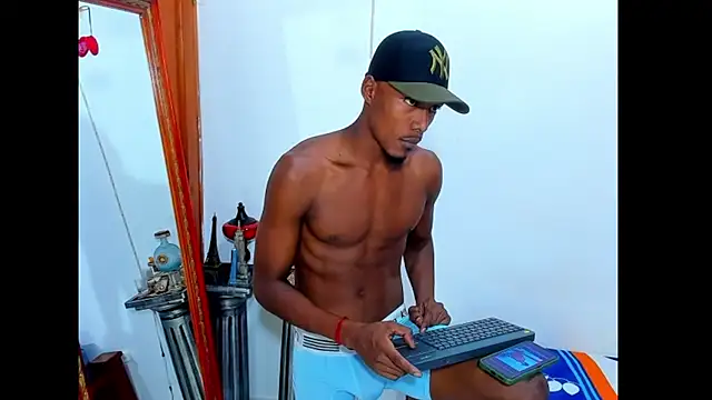 Snapshot of Darick_brown chatting on March 14, 5:24 pm Darick brown online show from March 14, 5:24 pm
