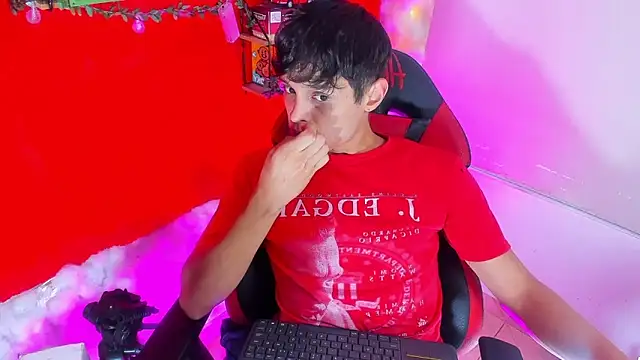 Snapshot of LilOwen_ chatting on September 18, 7:38 pm LilOwen online show from September 18, 7:38 pm