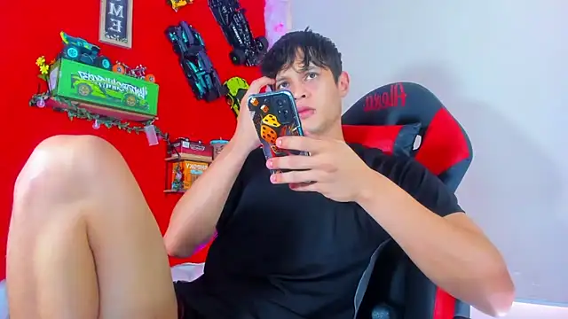 LilOwen  online show from September 24, 7:45 pm
