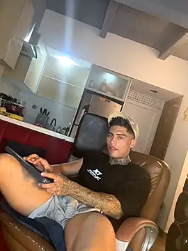 Snapshot of Dominiofit chatting on October 20, 4:05 am Dominiofit online show from October 20, 4:05 am