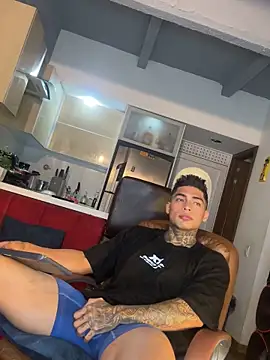 Snapshot of Dominiofit chatting on October 27, 1:52 am Dominiofit online show from October 27, 1:52 am