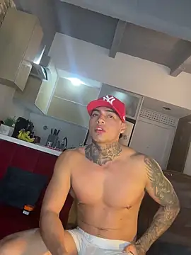 Snapshot of Dominiofit chatting on October 22, 1:42 am Dominiofit online show from October 22, 1:42 am