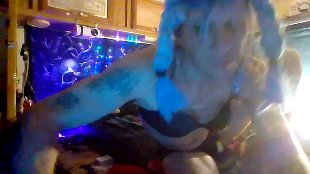 twiztidleeanna online show from September 28, 7:17 am