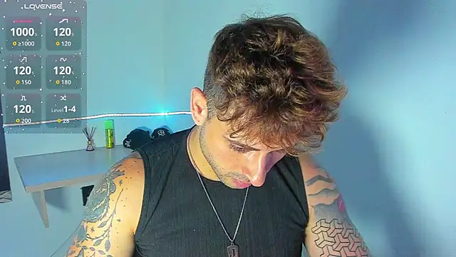 Snapshot of Ares_blue chatting on October 13, 1:28 pm Ares blue online show from October 13, 1:28 pm